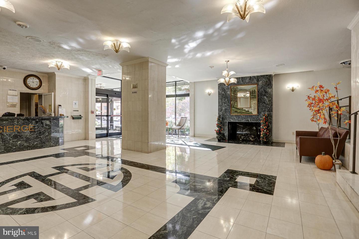 1121 Arlington Blvd #348 Property Photo 19