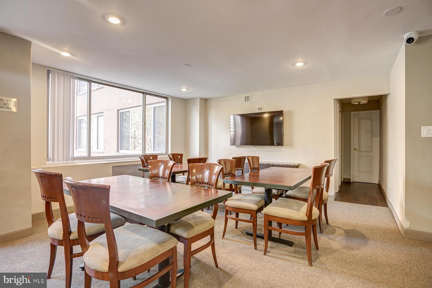 1121 Arlington Blvd #348 Property Photo 22