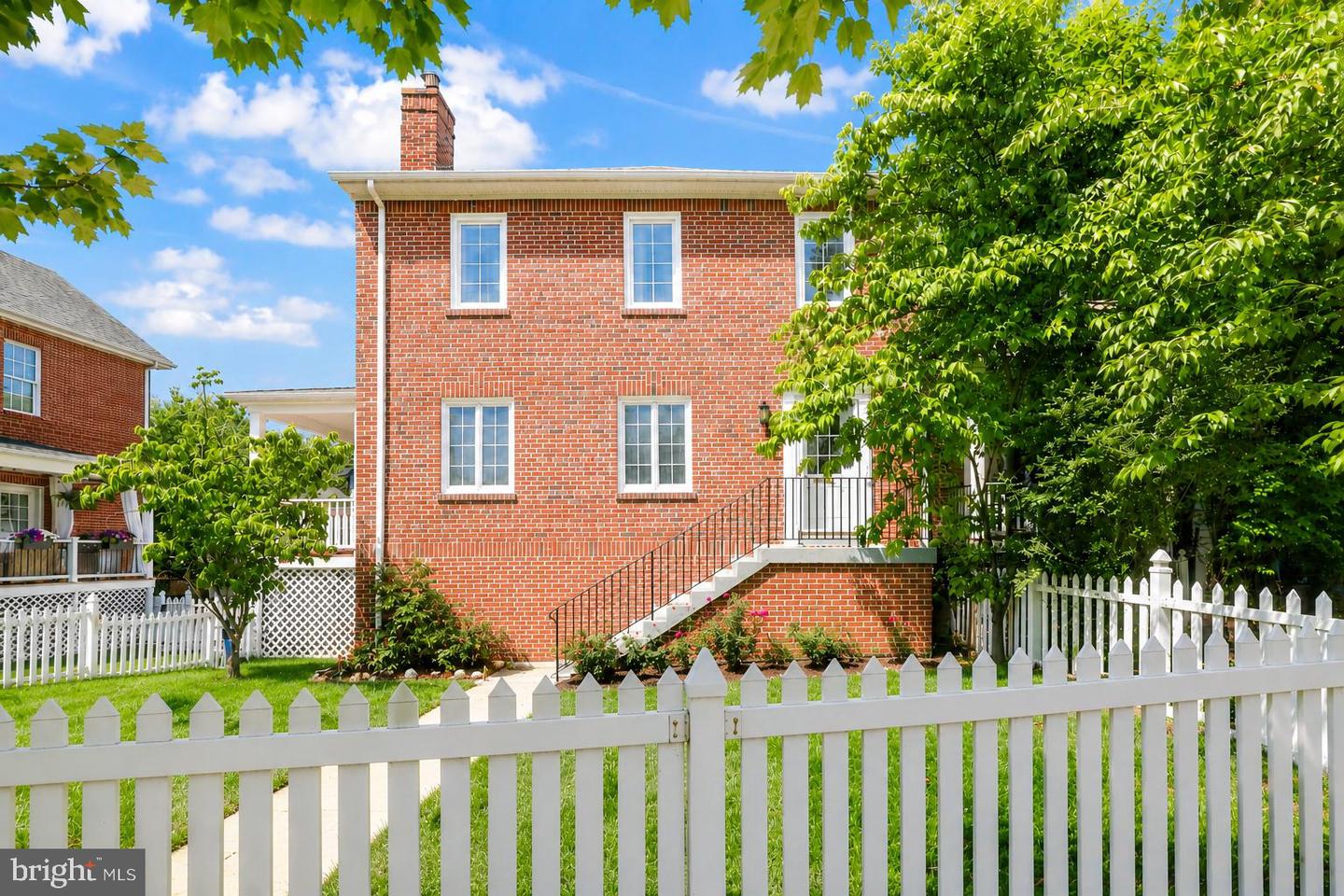 2012 S Glebe Rd Property Photo 1