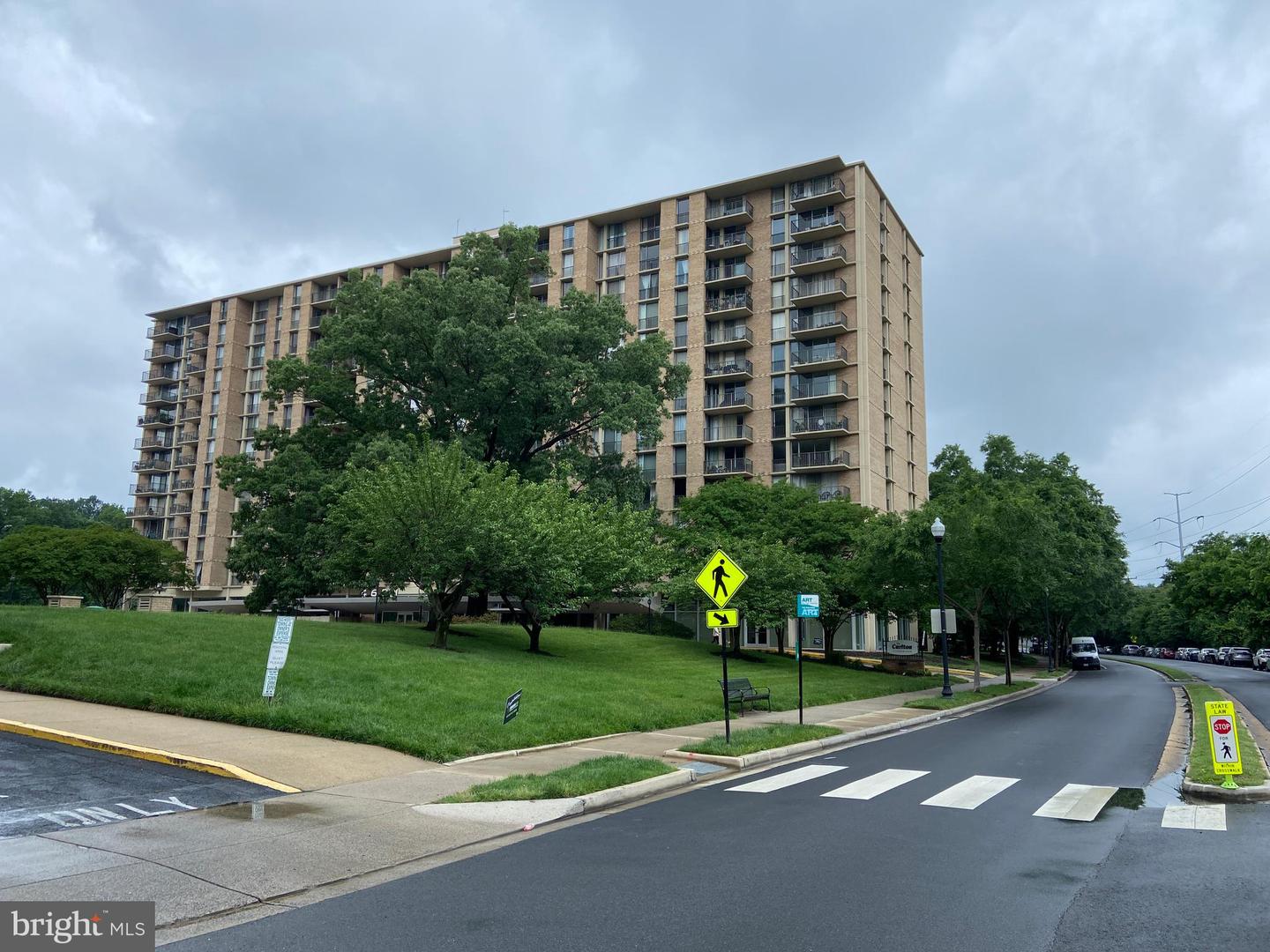 4600 S Four Mile Run Dr #827 Property Photo 1