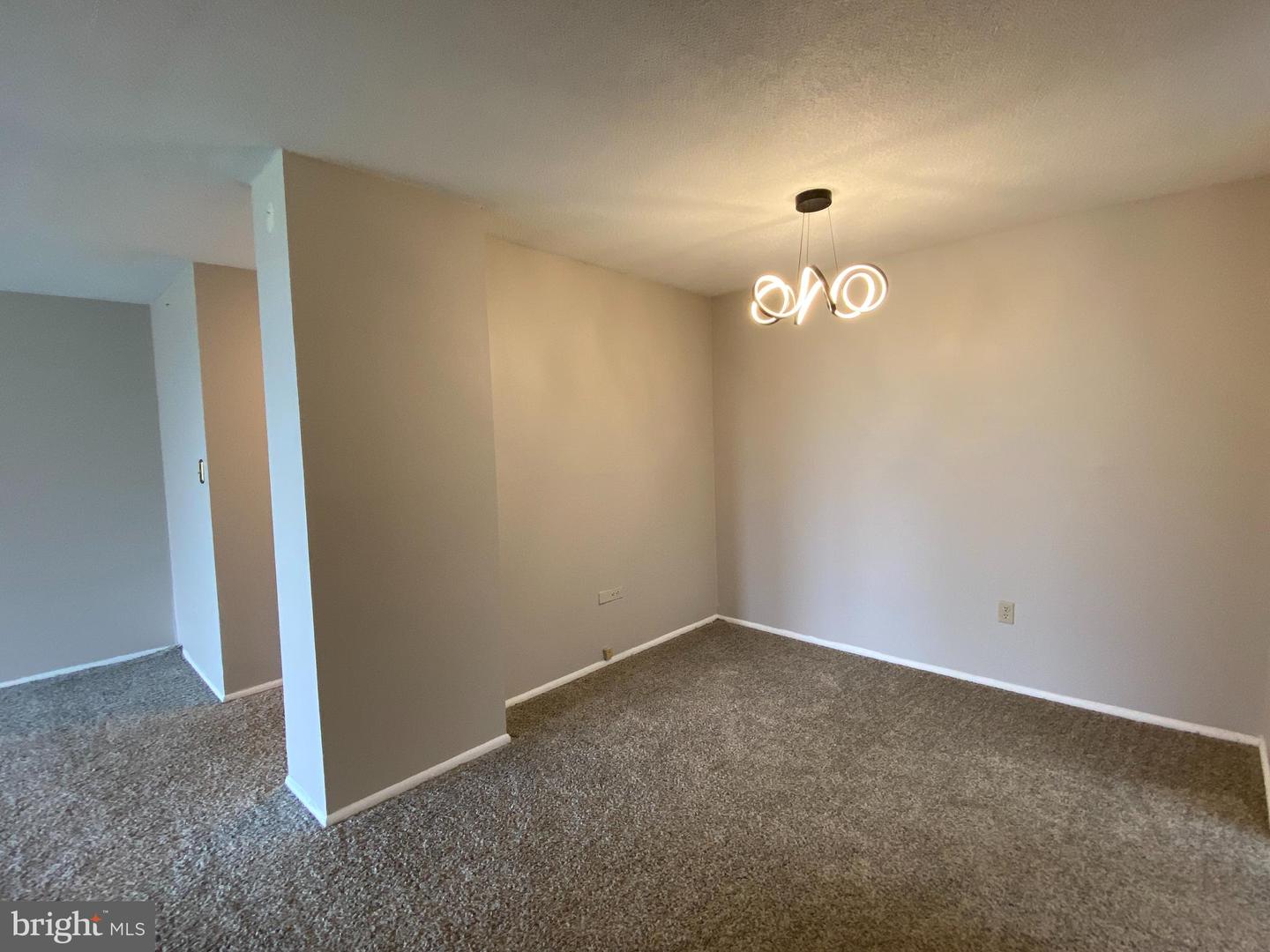 4600 S Four Mile Run Dr #827 Property Photo 11