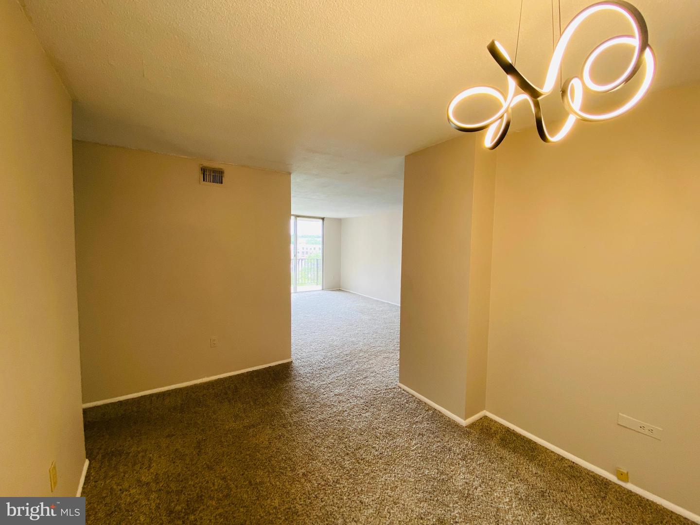 4600 S Four Mile Run Dr #827 Property Photo 12