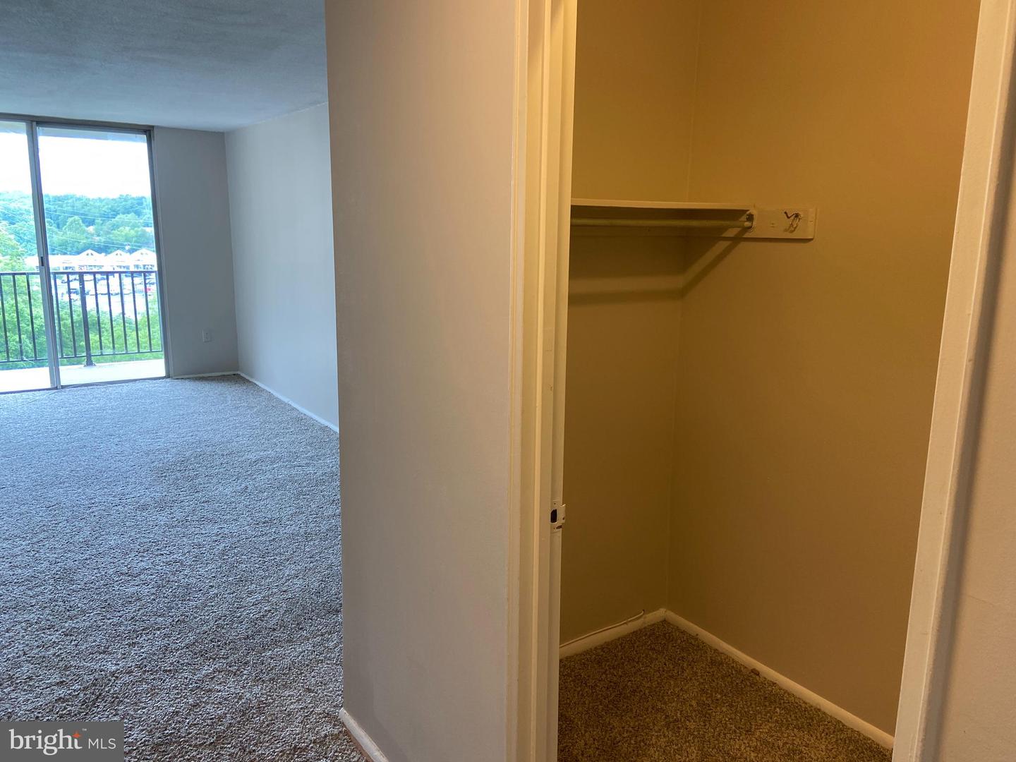 4600 S Four Mile Run Dr #827 Property Photo 13