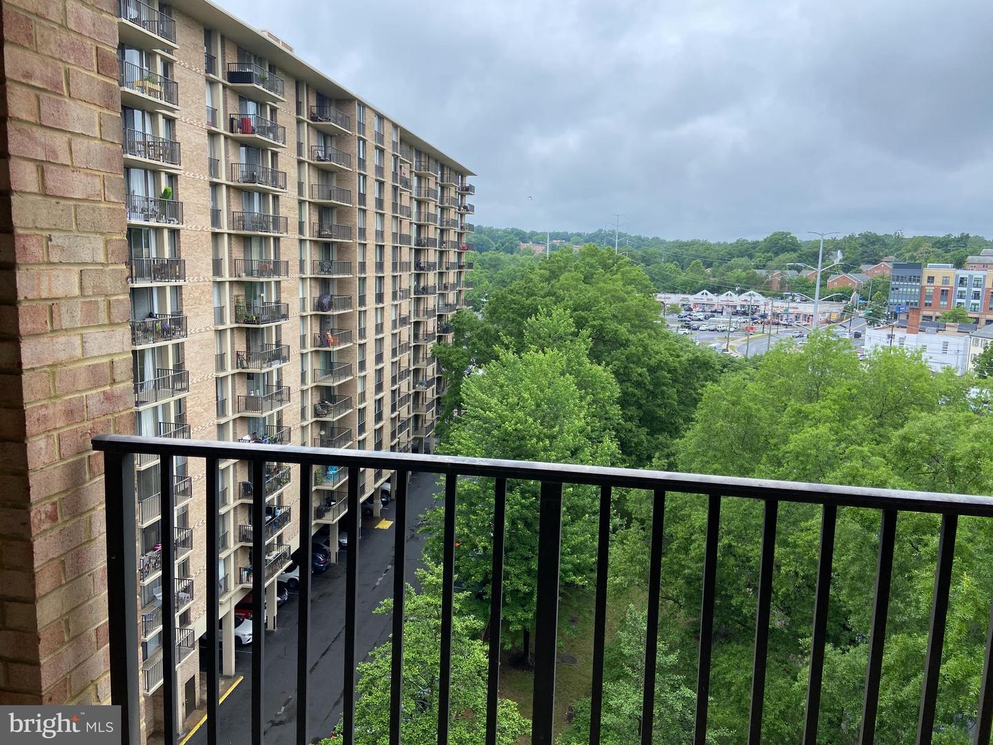 4600 S Four Mile Run Dr #827 Property Photo 17