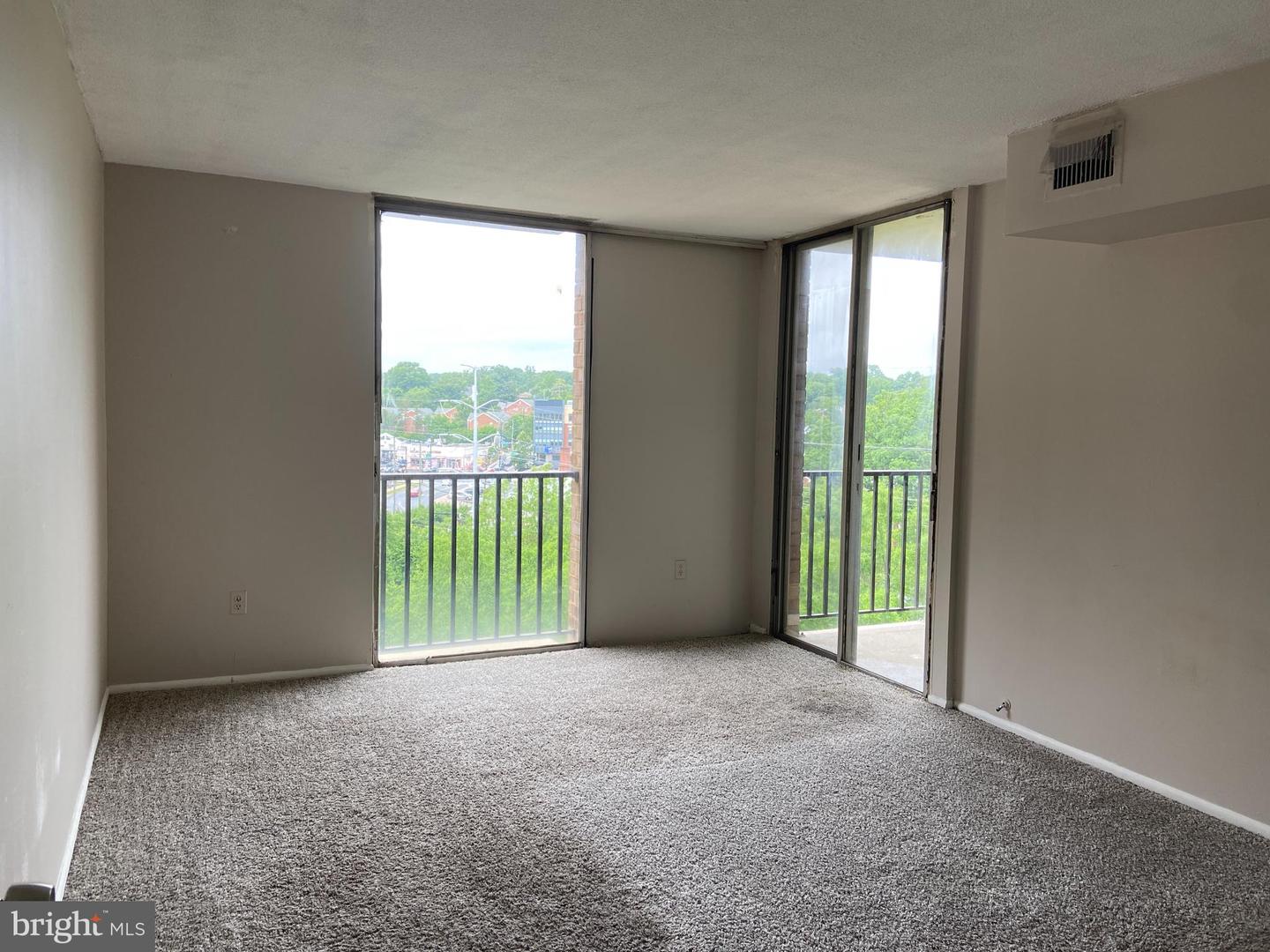 4600 S Four Mile Run Dr #827 Property Photo 19