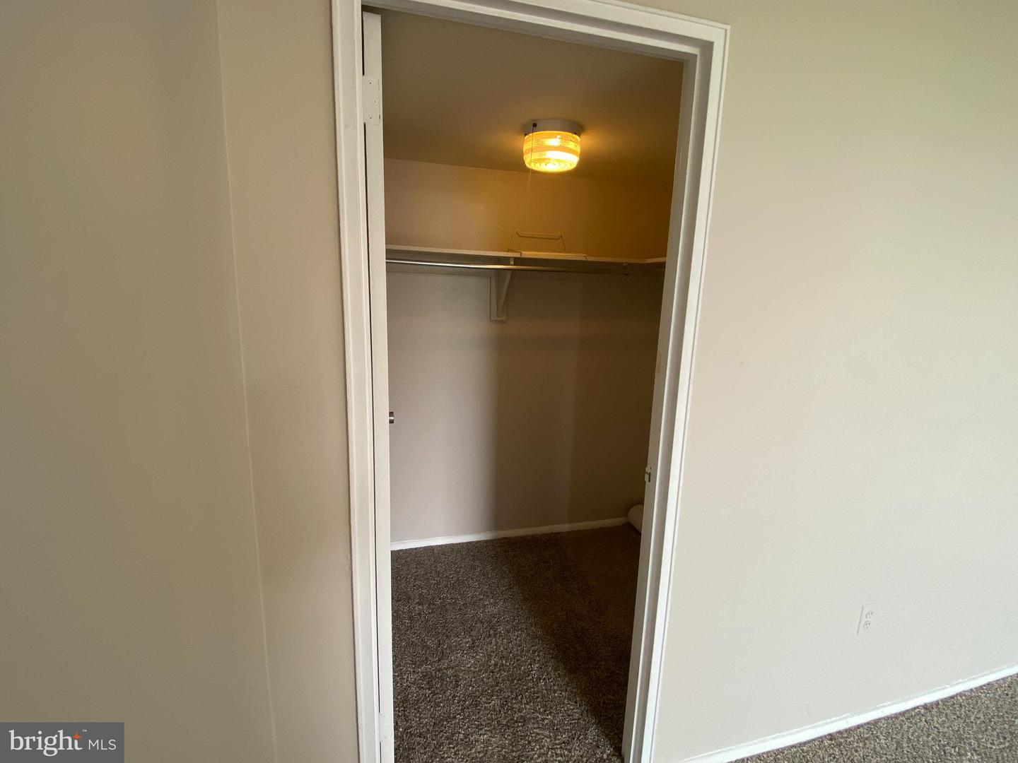 4600 S Four Mile Run Dr #827 Property Photo 22