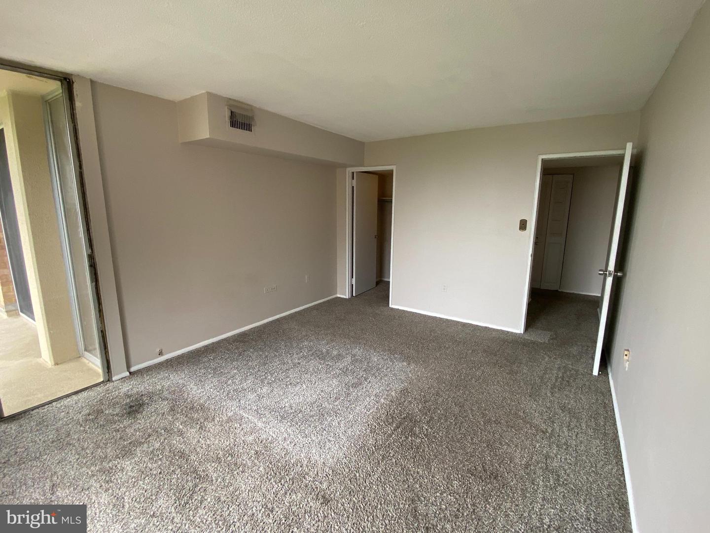 4600 S Four Mile Run Dr #827 Property Photo 24