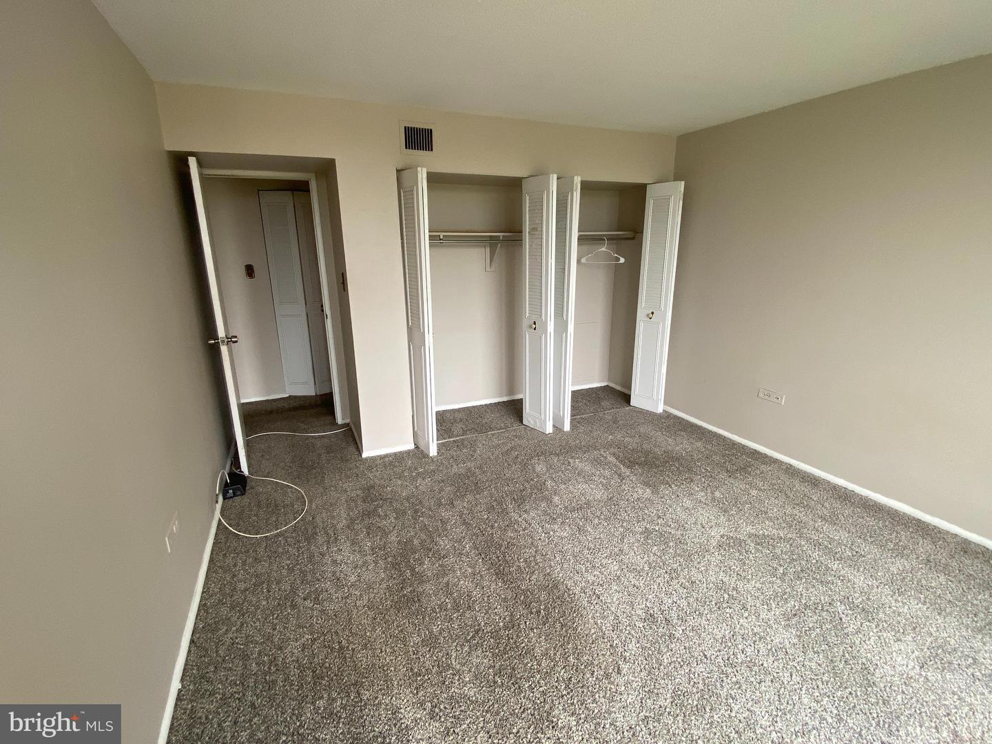 4600 S Four Mile Run Dr #827 Property Photo 25
