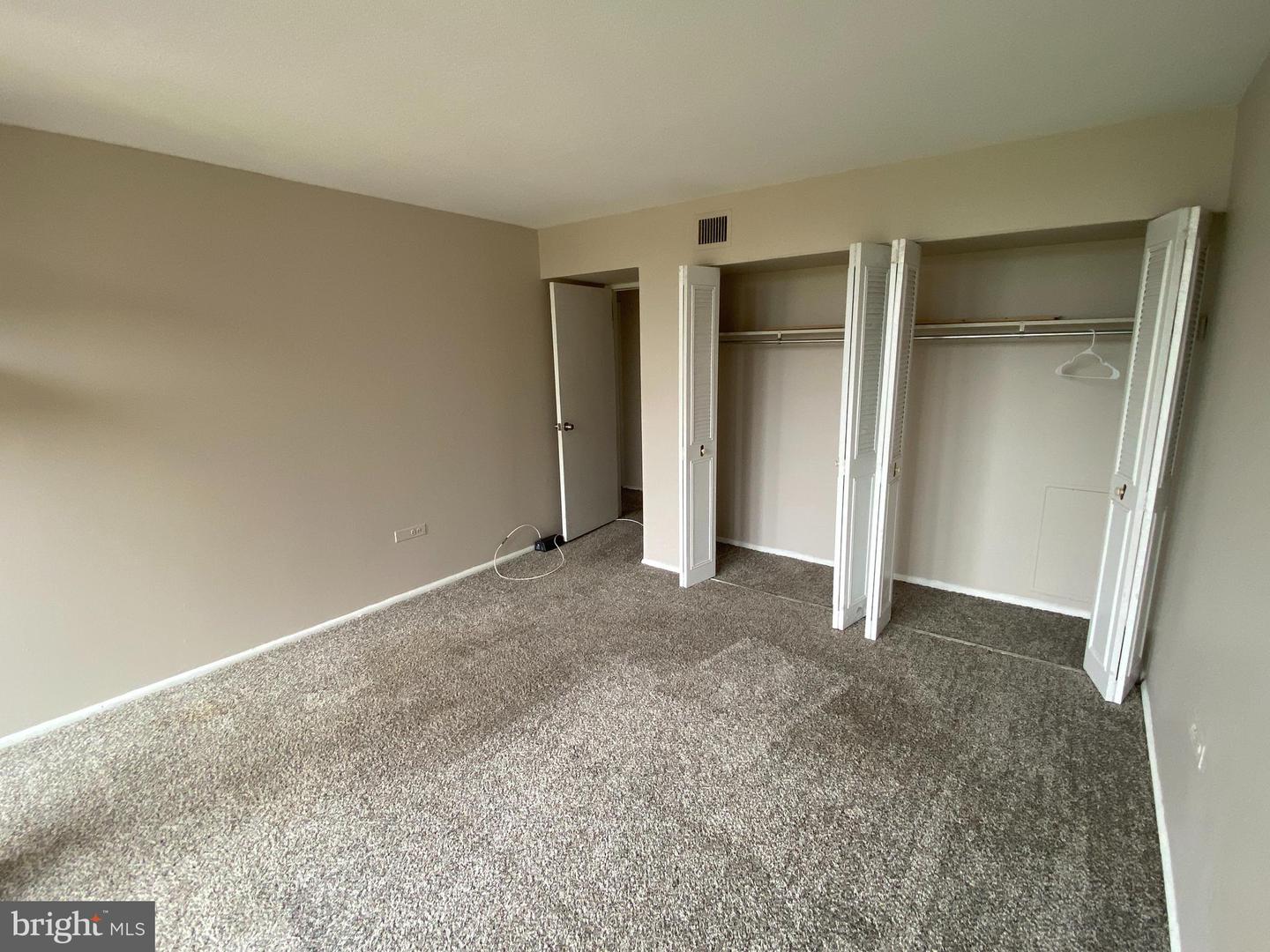 4600 S Four Mile Run Dr #827 Property Photo 26
