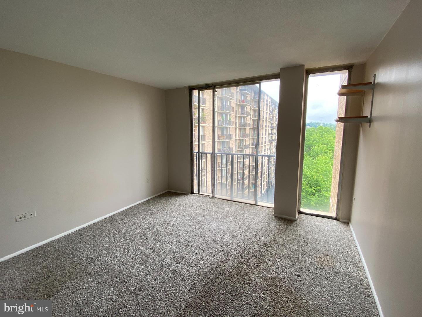4600 S Four Mile Run Dr #827 Property Photo 27