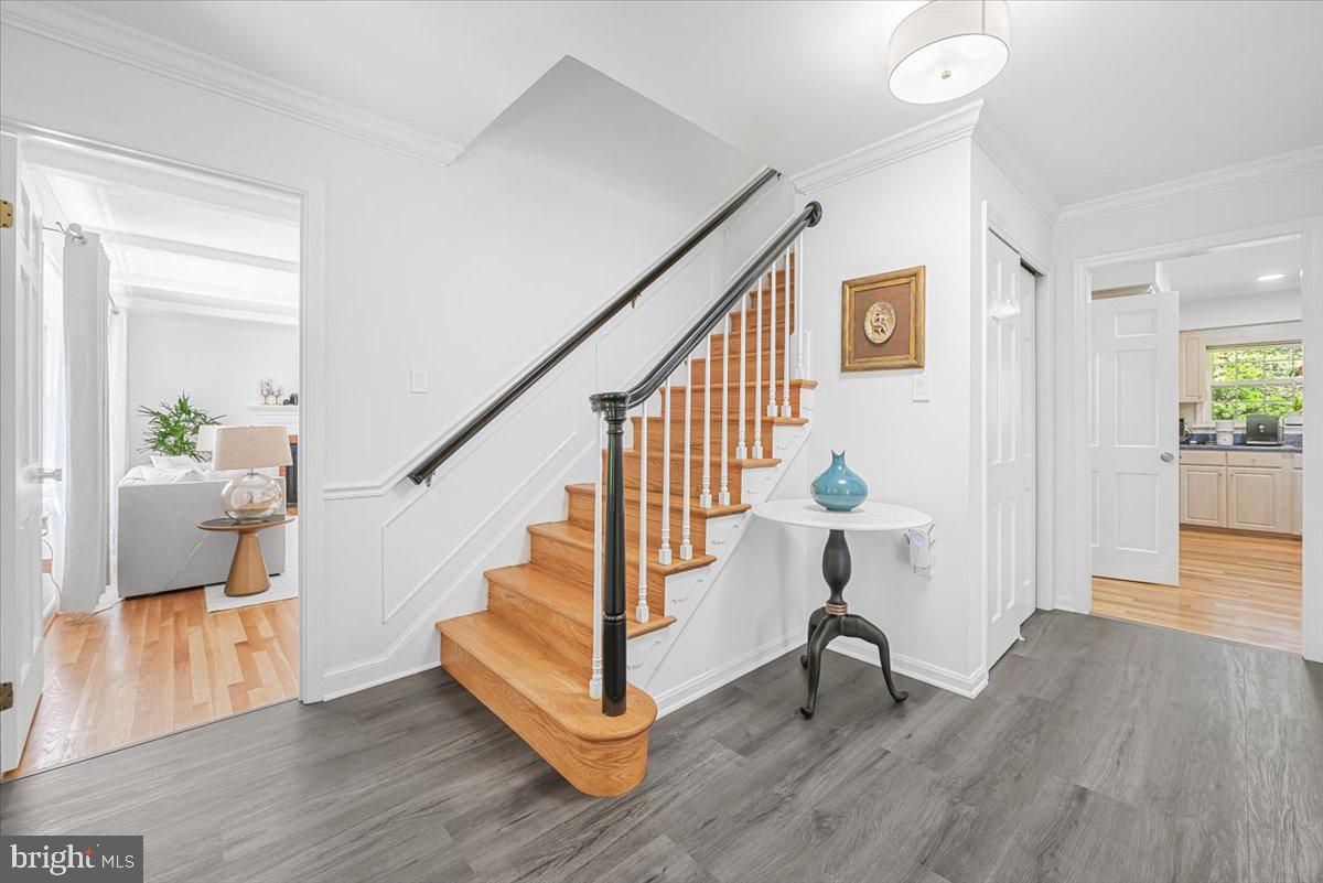 4025 N River St Property Photo 5