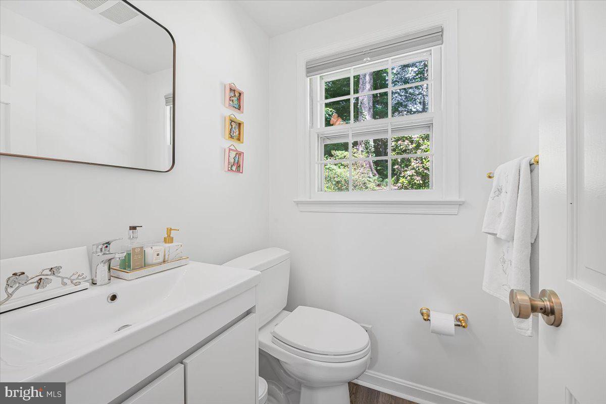 4025 N River St Property Photo 13