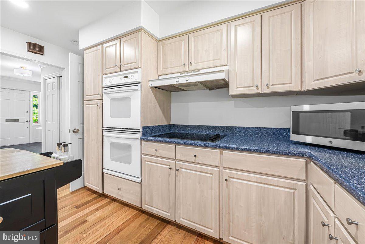 4025 N River St Property Photo 16