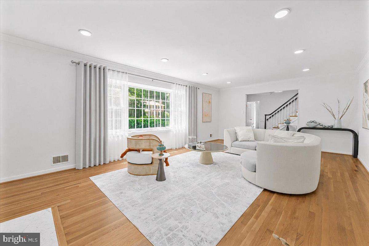 4025 N River St Property Photo 18