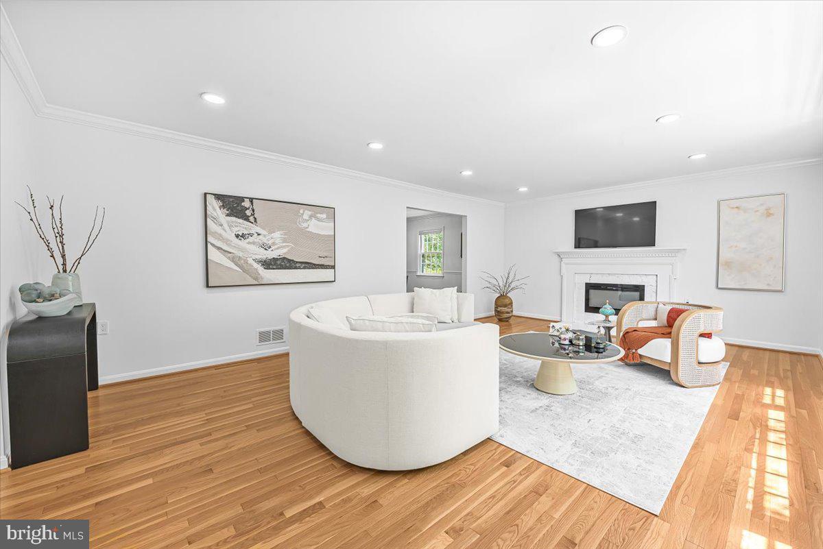 4025 N River St Property Photo 21