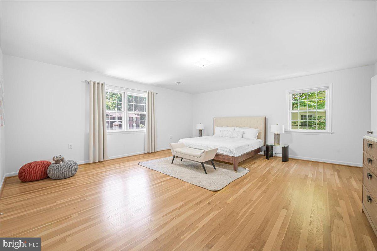 4025 N River St Property Photo 25