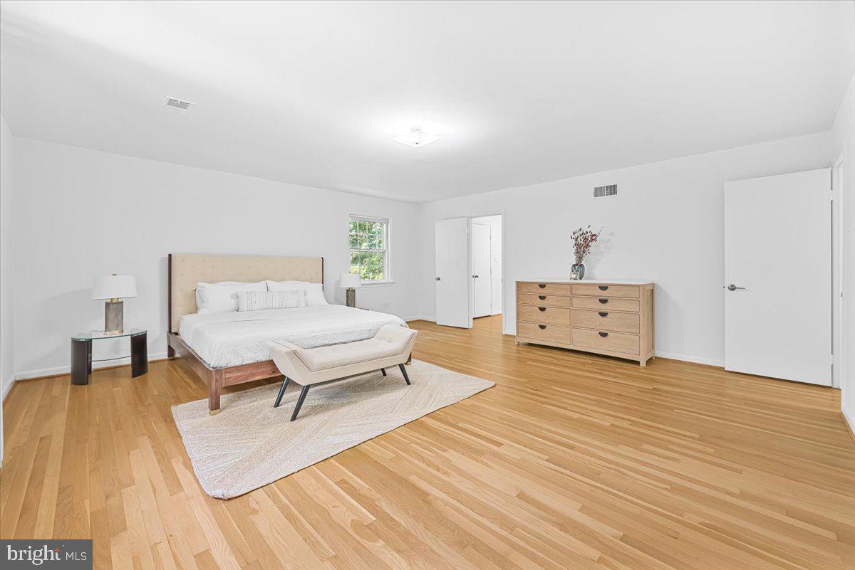 4025 N River St Property Photo 26