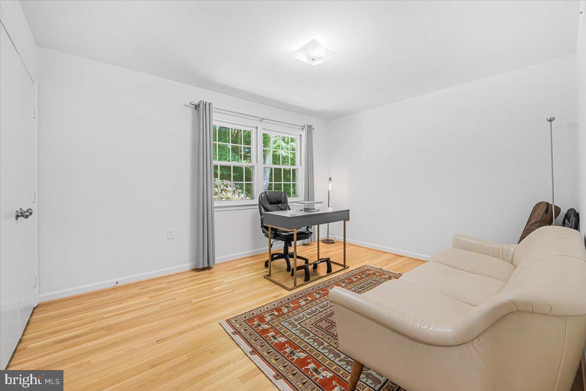 4025 N River St Property Photo 32