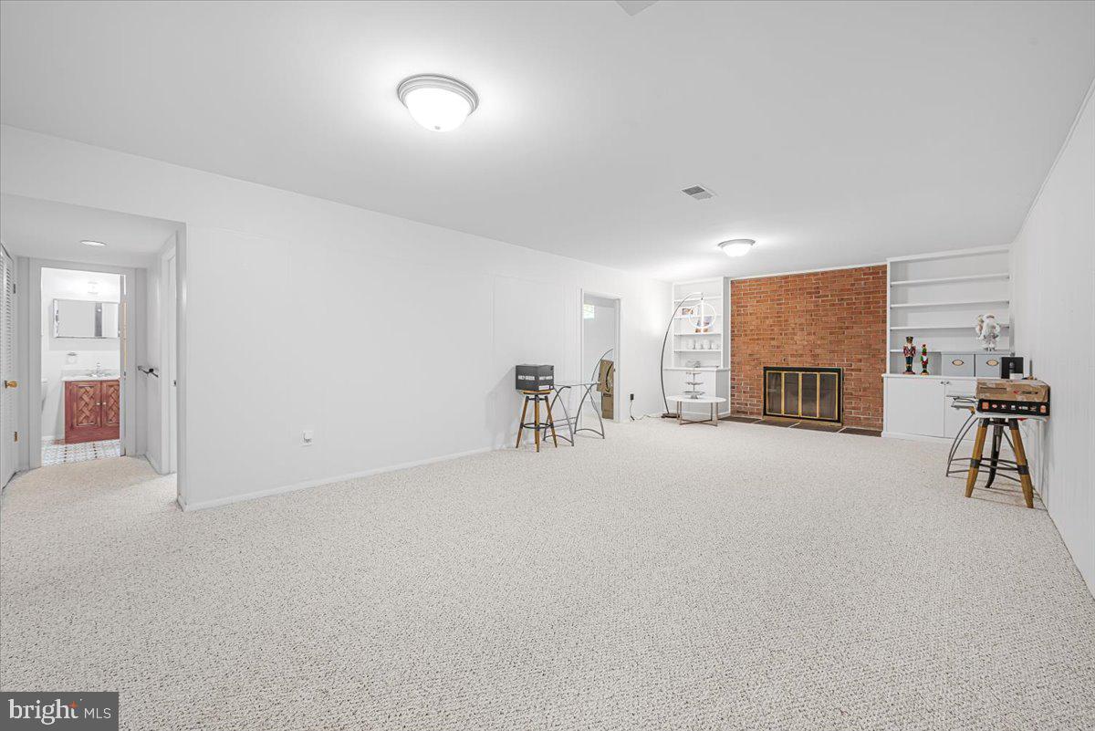 4025 N River St Property Photo 39