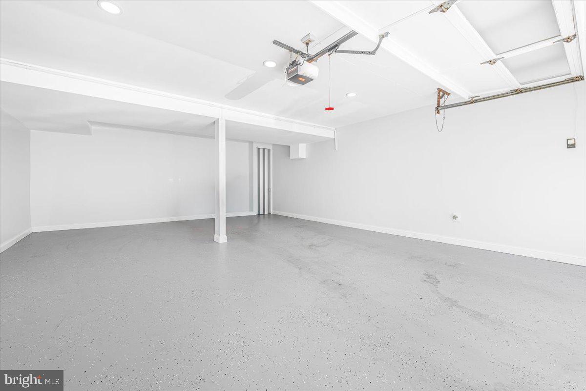 4025 N River St Property Photo 43