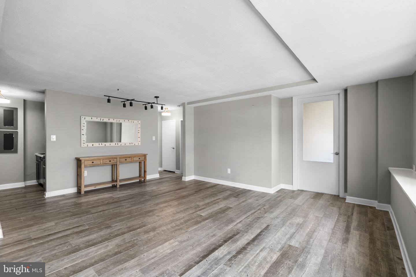 1021 Arlington Blvd #806 Property Photo 8