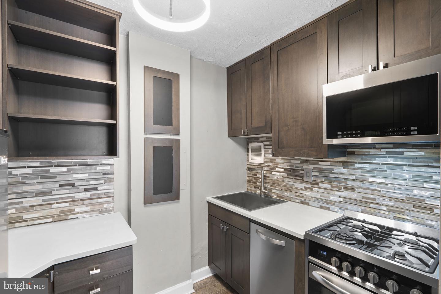 1021 Arlington Blvd #806 Property Photo 10