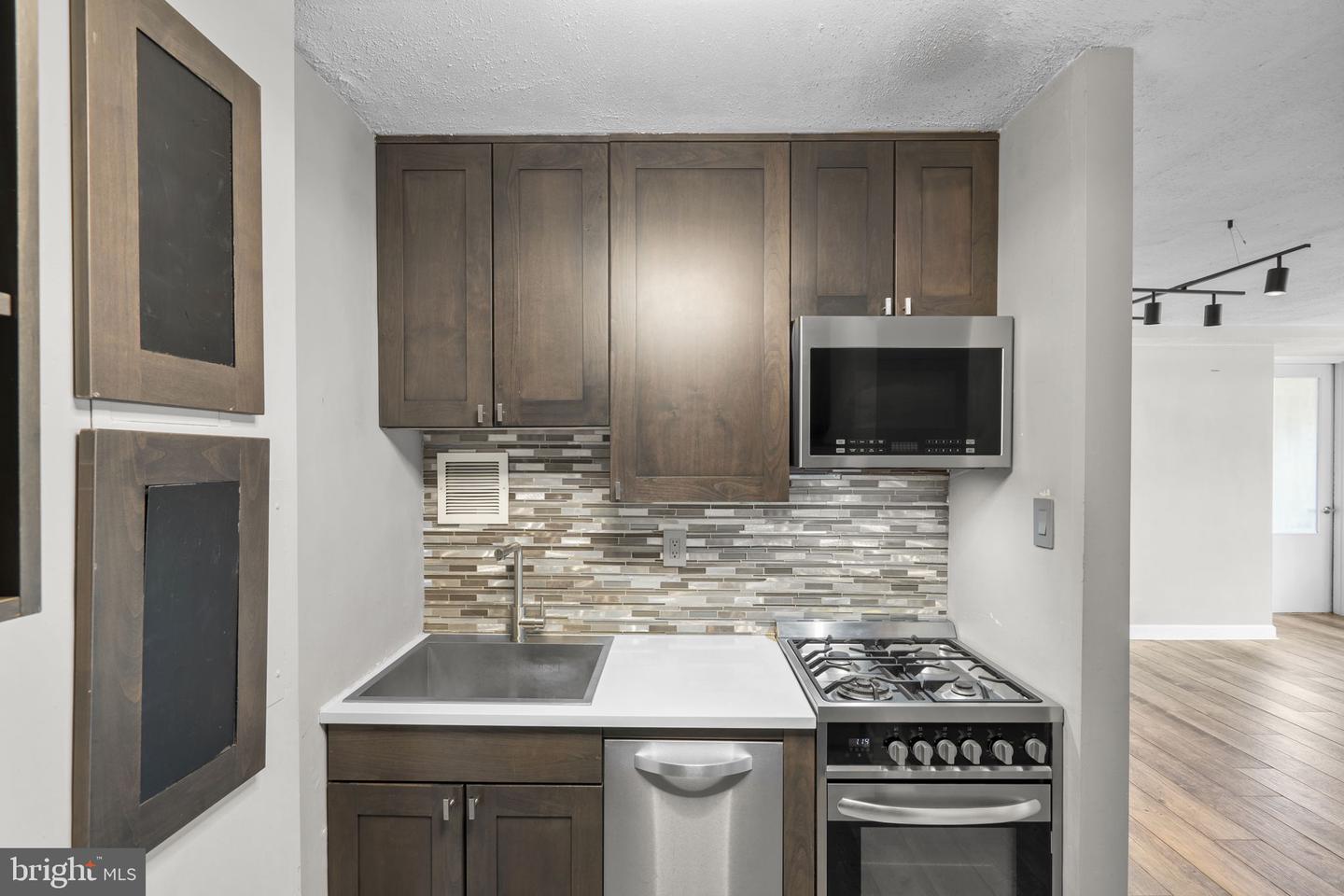 1021 Arlington Blvd #806 Property Photo 12