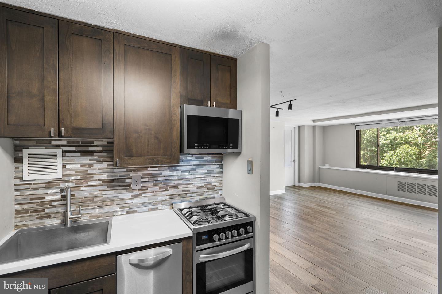 1021 Arlington Blvd #806 Property Photo 13
