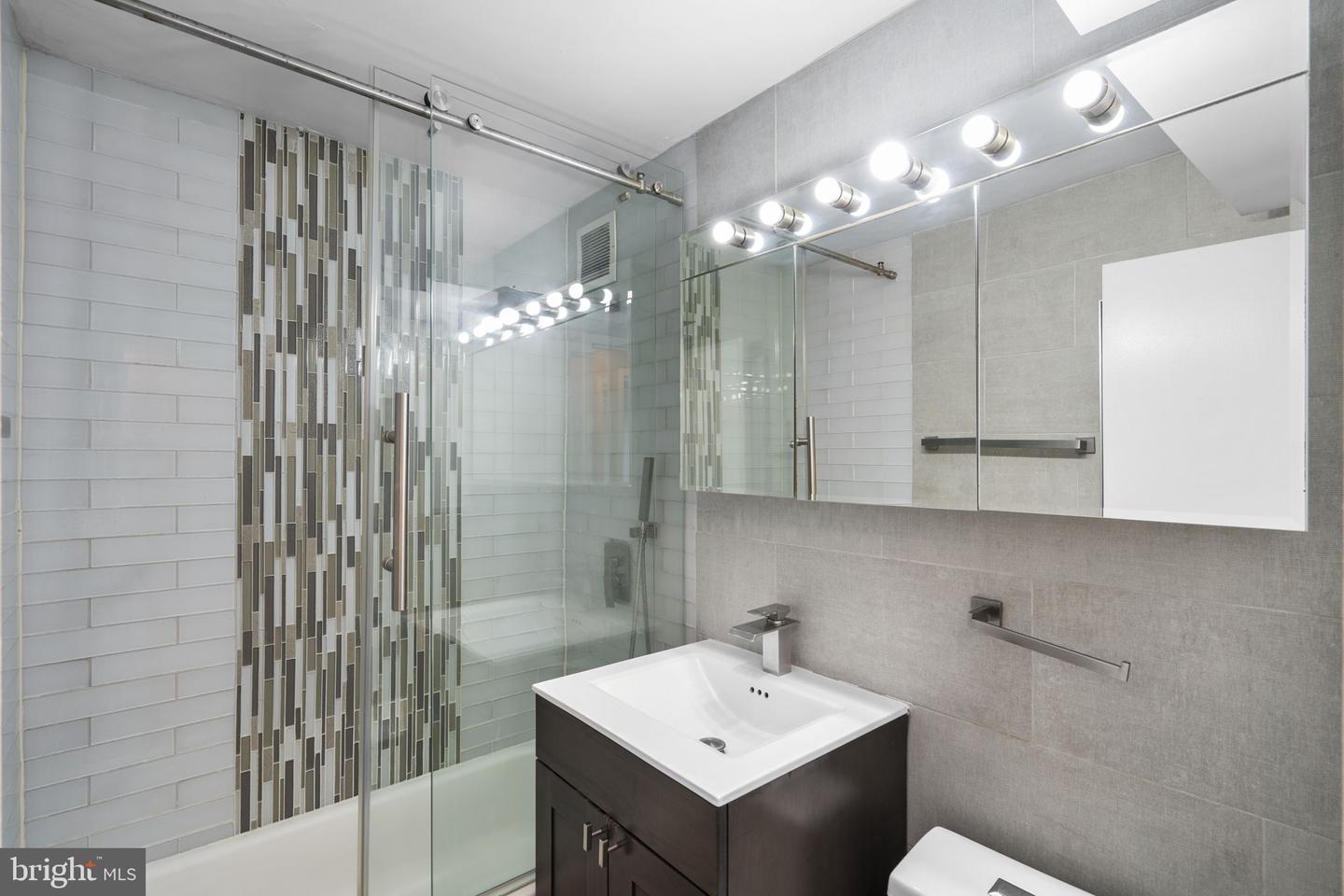 1021 Arlington Blvd #806 Property Photo 22