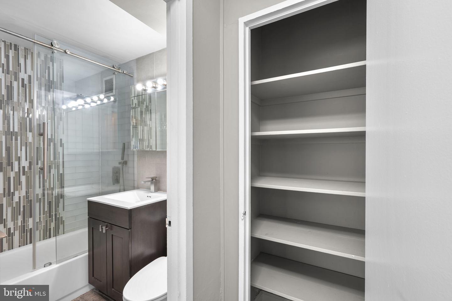 1021 Arlington Blvd #806 Property Photo 24