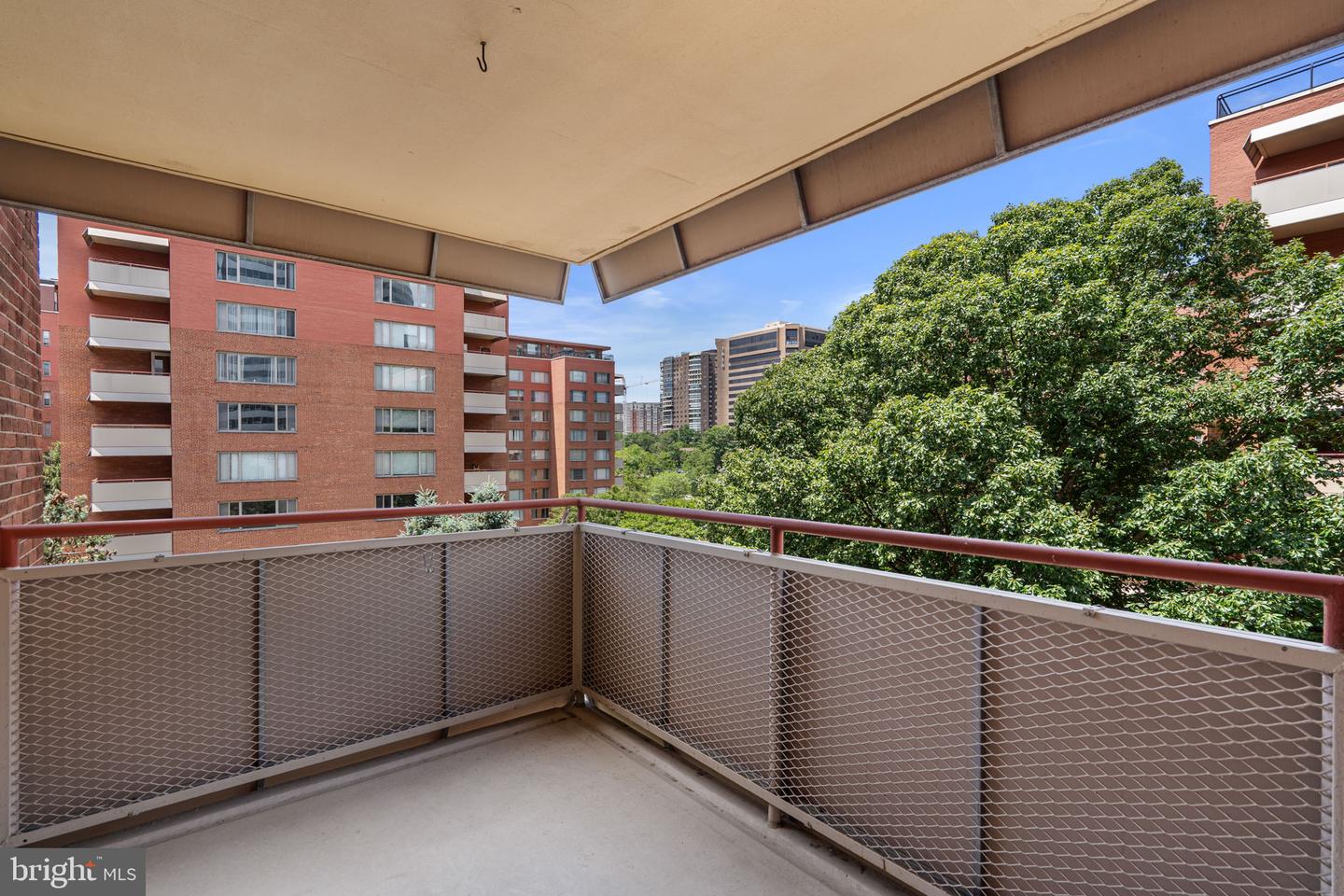 1021 Arlington Blvd #806 Property Photo 25
