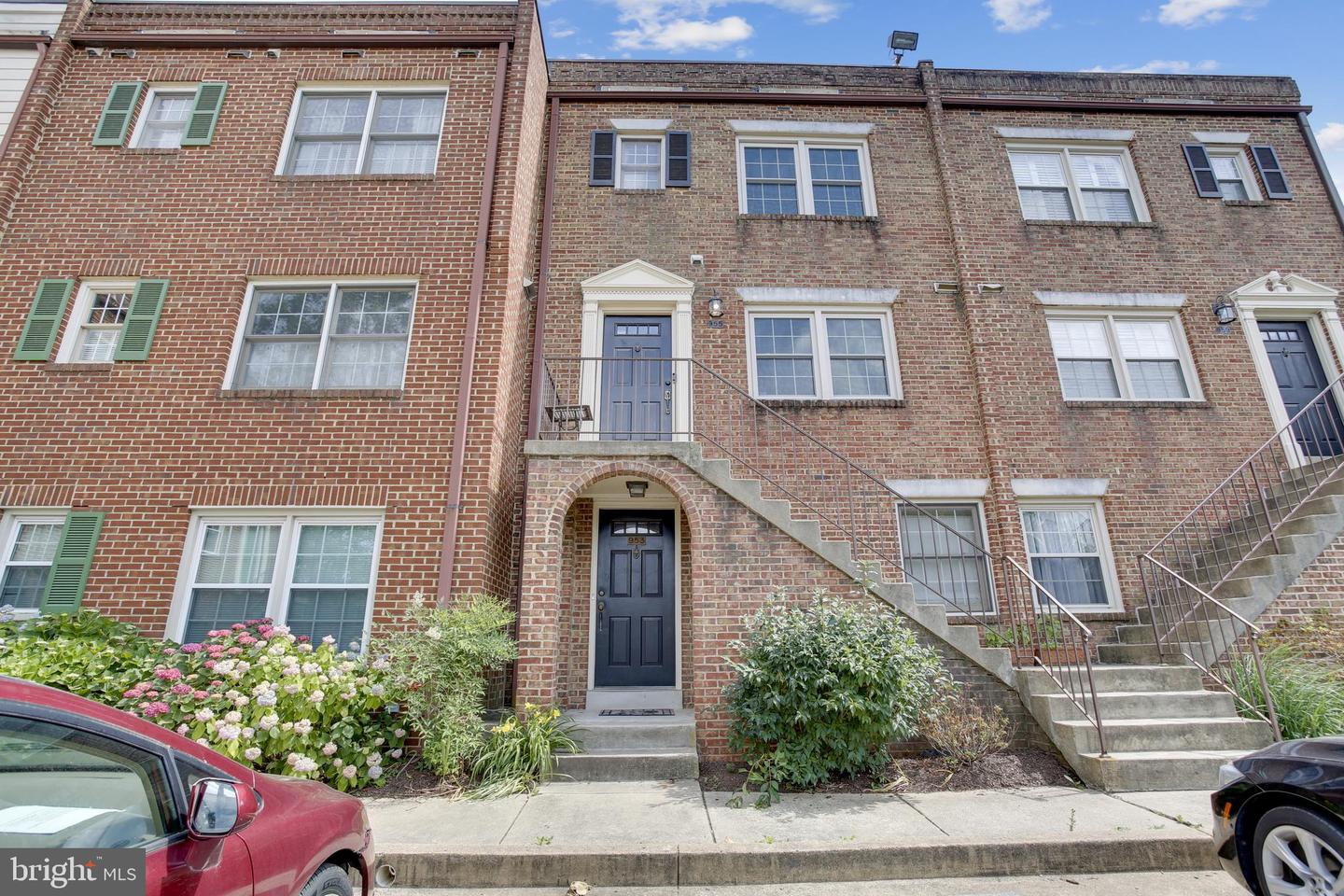 953 S SCOTT ST #1 Property Photo 1