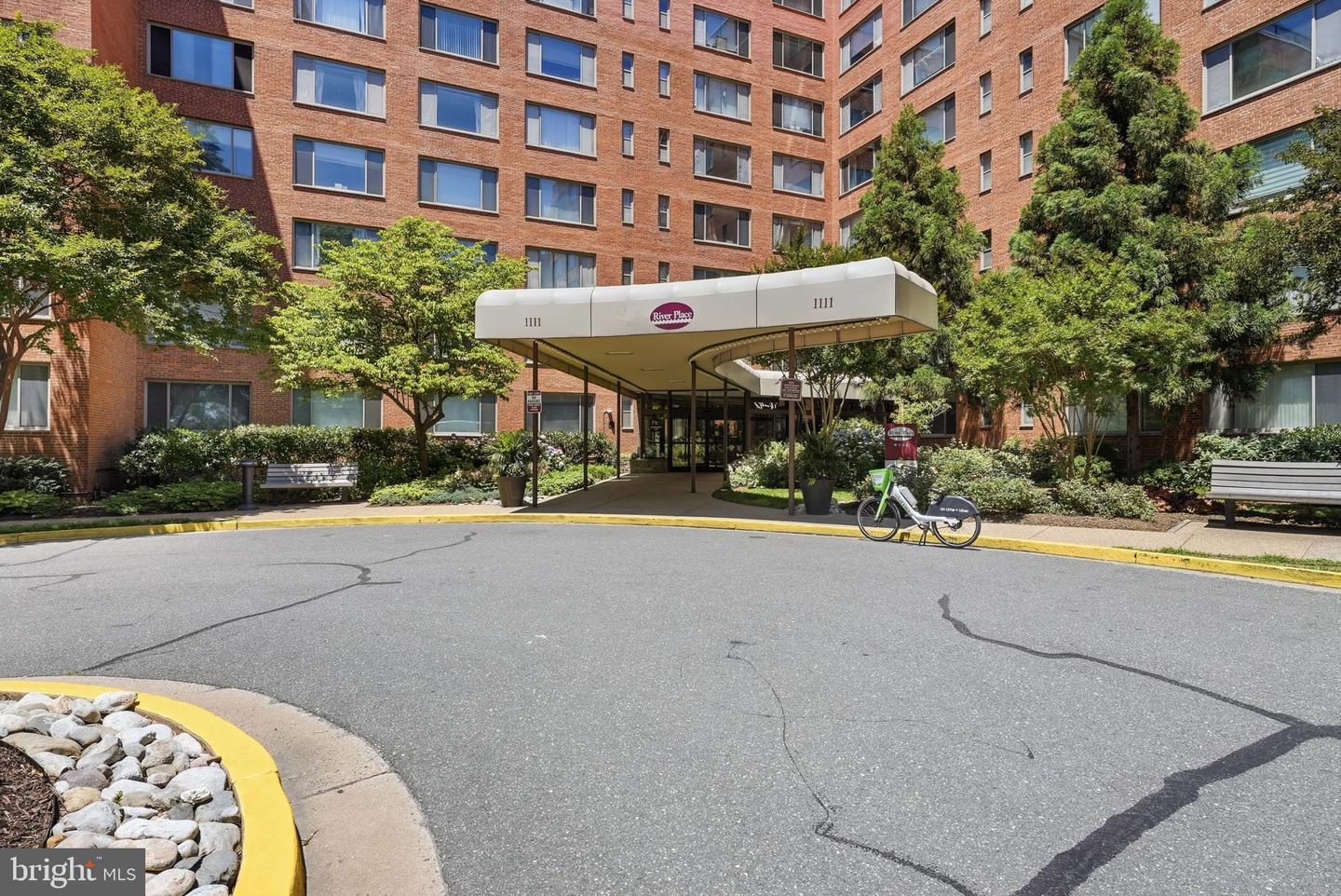 1111 Arlington Blvd #604 Property Photo 1