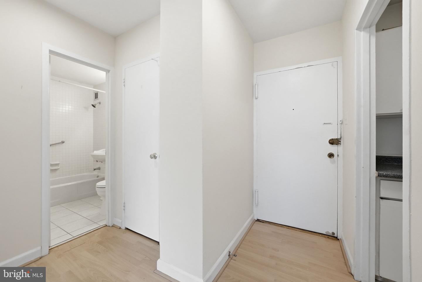 1111 Arlington Blvd #604 Property Photo 4