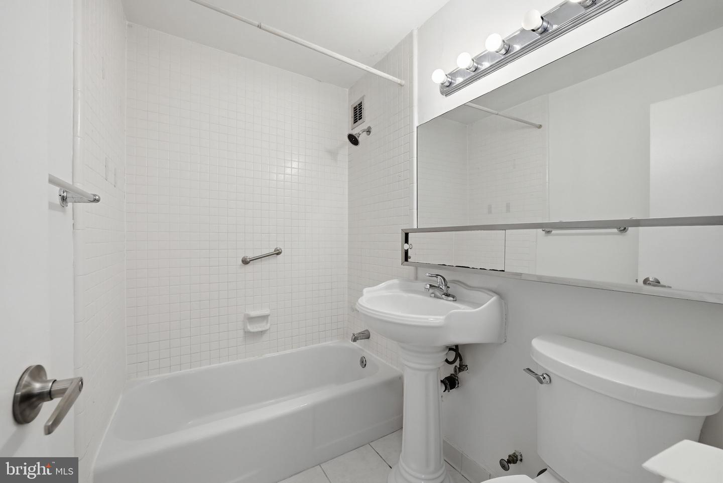 1111 Arlington Blvd #604 Property Photo 10