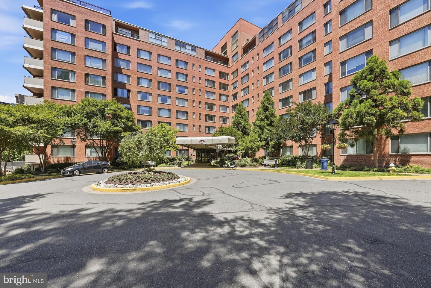 1111 Arlington Blvd #604 Property Photo 19