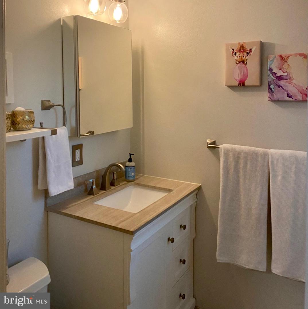 1800 Key Blvd #9493 Property Photo 4