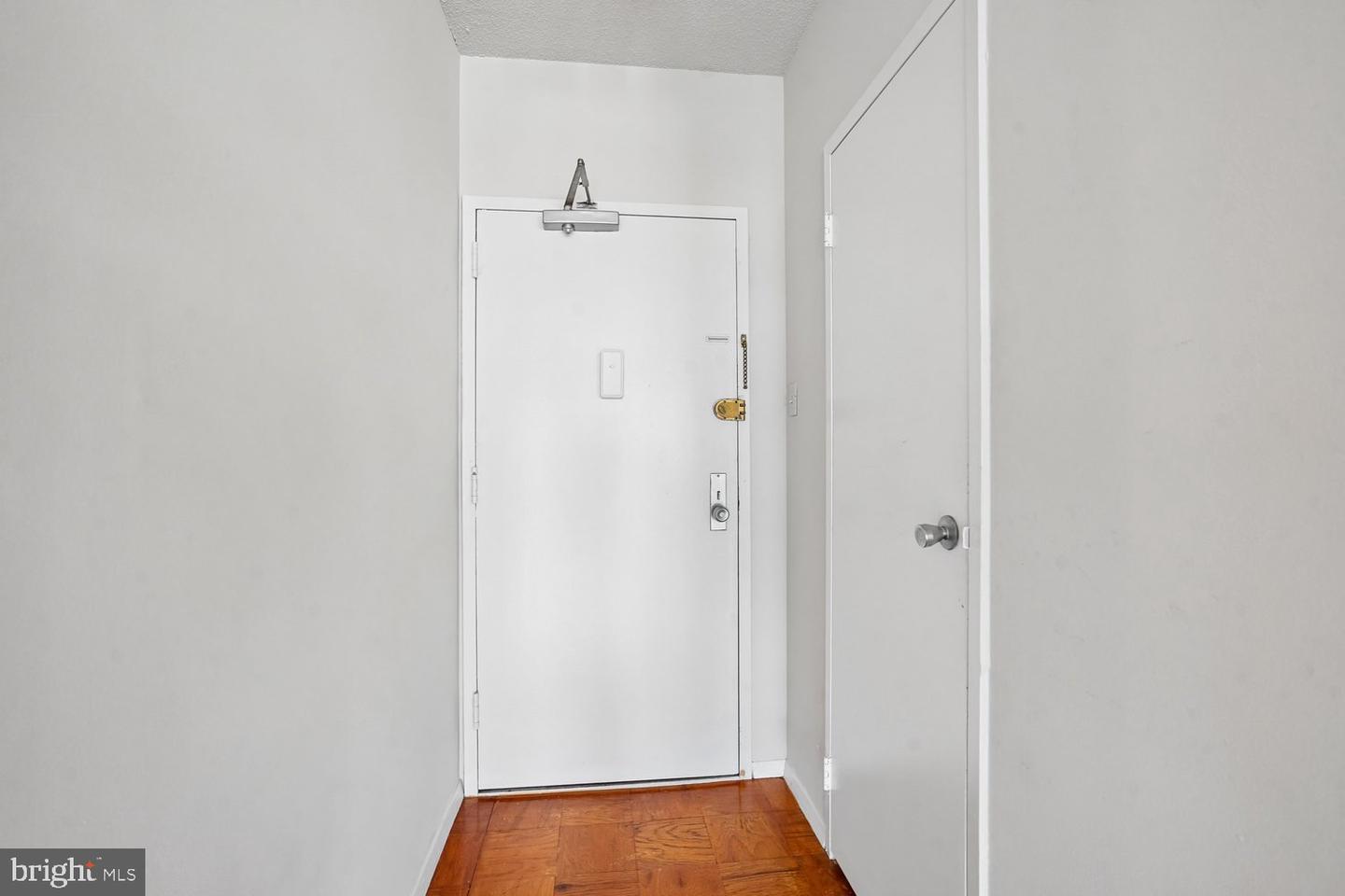 4141 N Henderson Rd #904 Property Photo 5