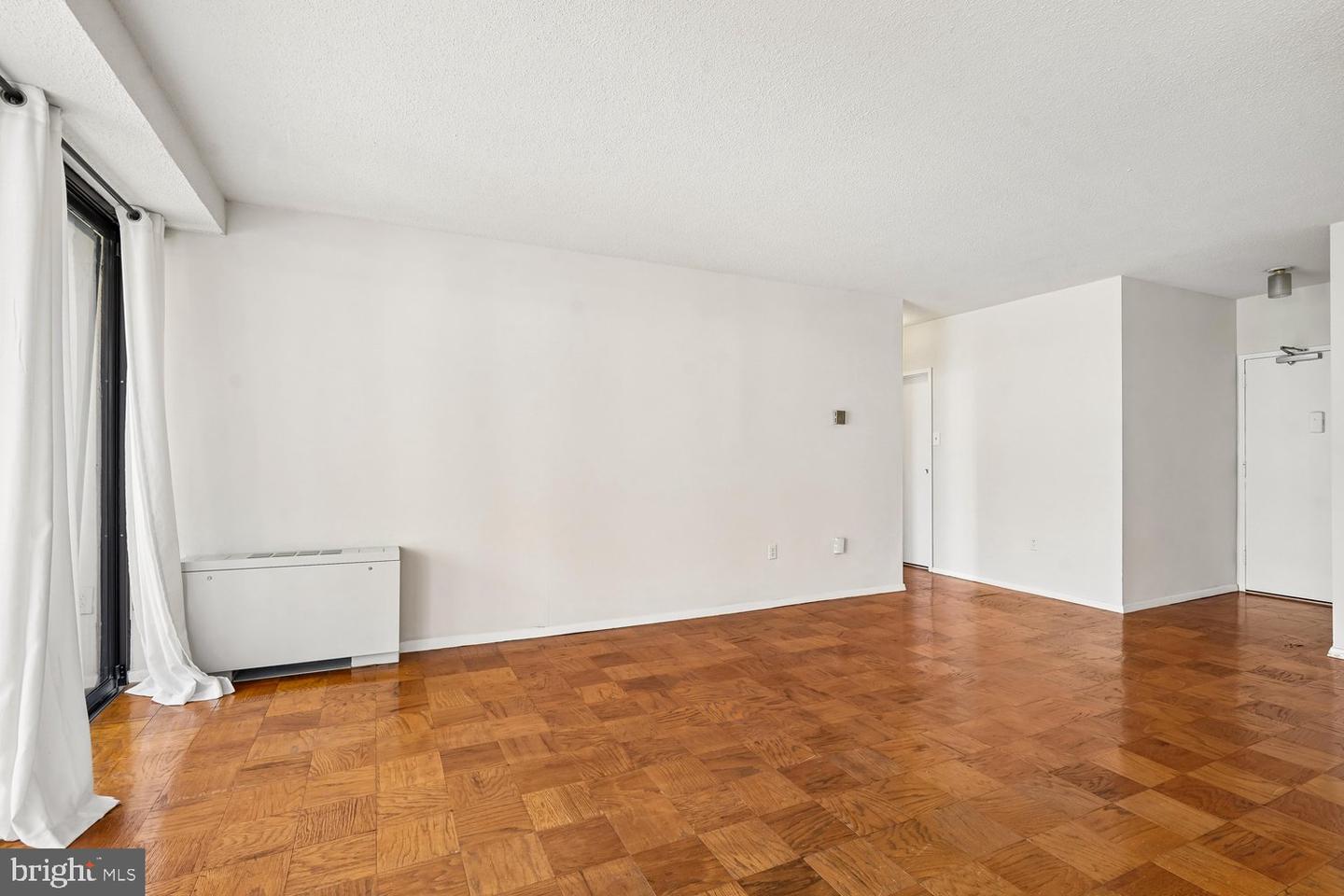 4141 N Henderson Rd #904 Property Photo 14