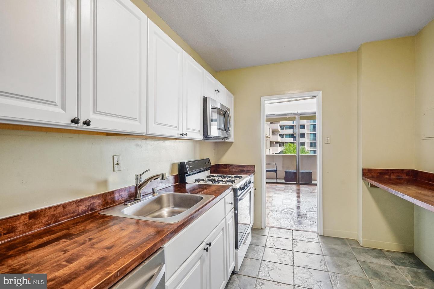 4141 N Henderson Rd #904 Property Photo 19
