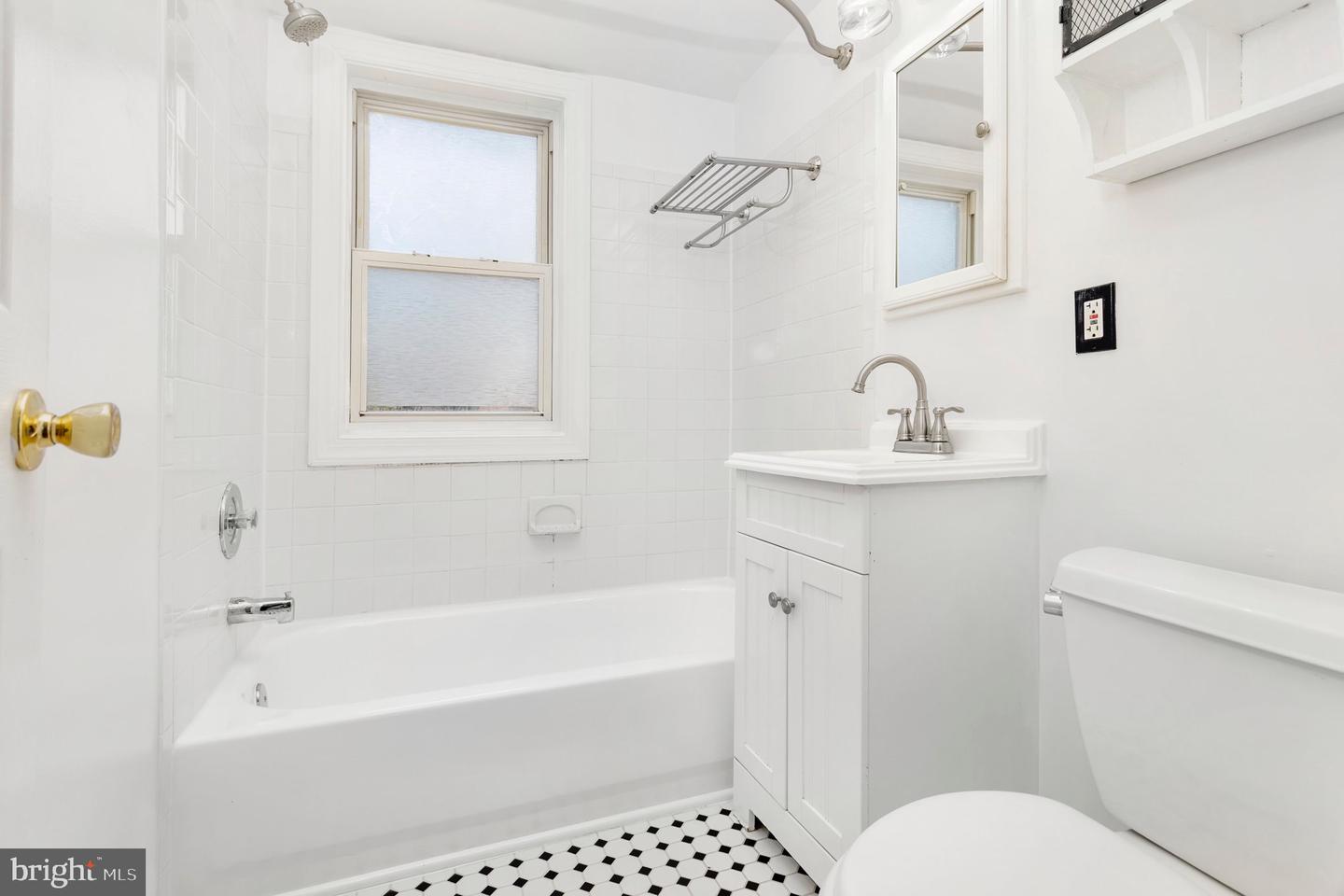 2446 S Nelson St Property Photo 14