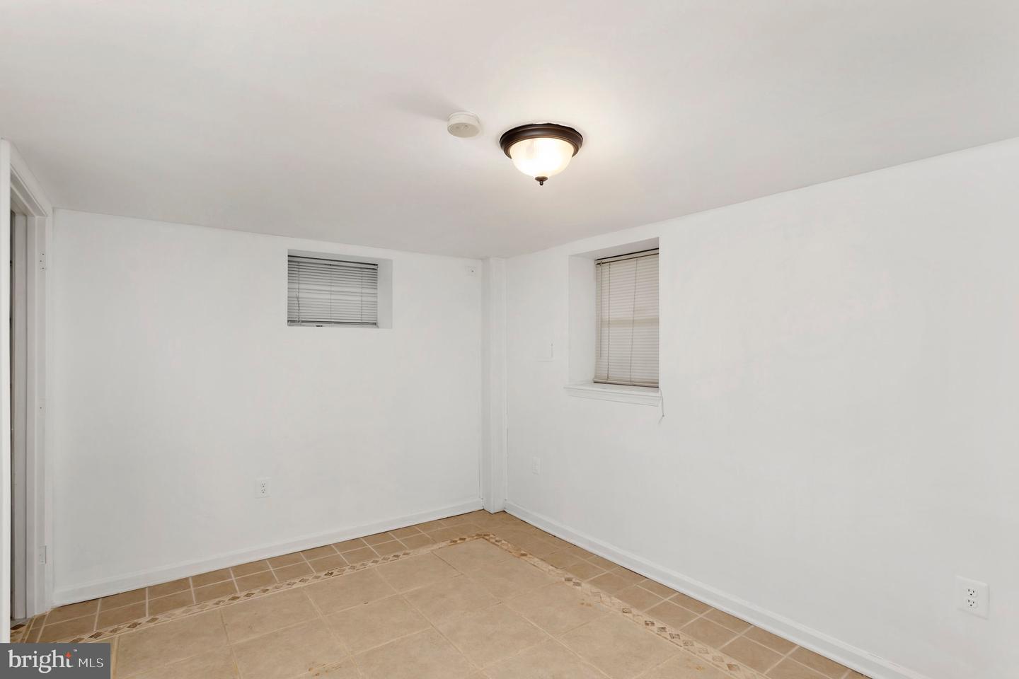 2446 S Nelson St Property Photo 18
