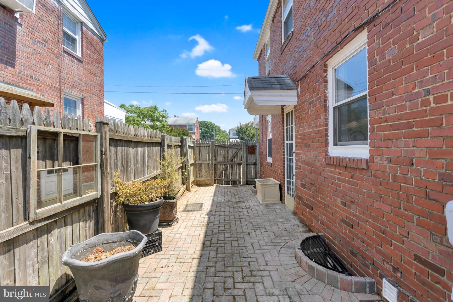 2446 S Nelson St Property Photo 23
