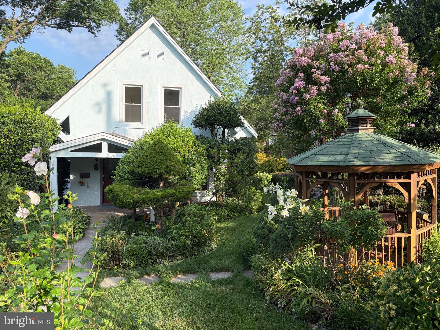 1406 N Nicholas St Property Photo 1