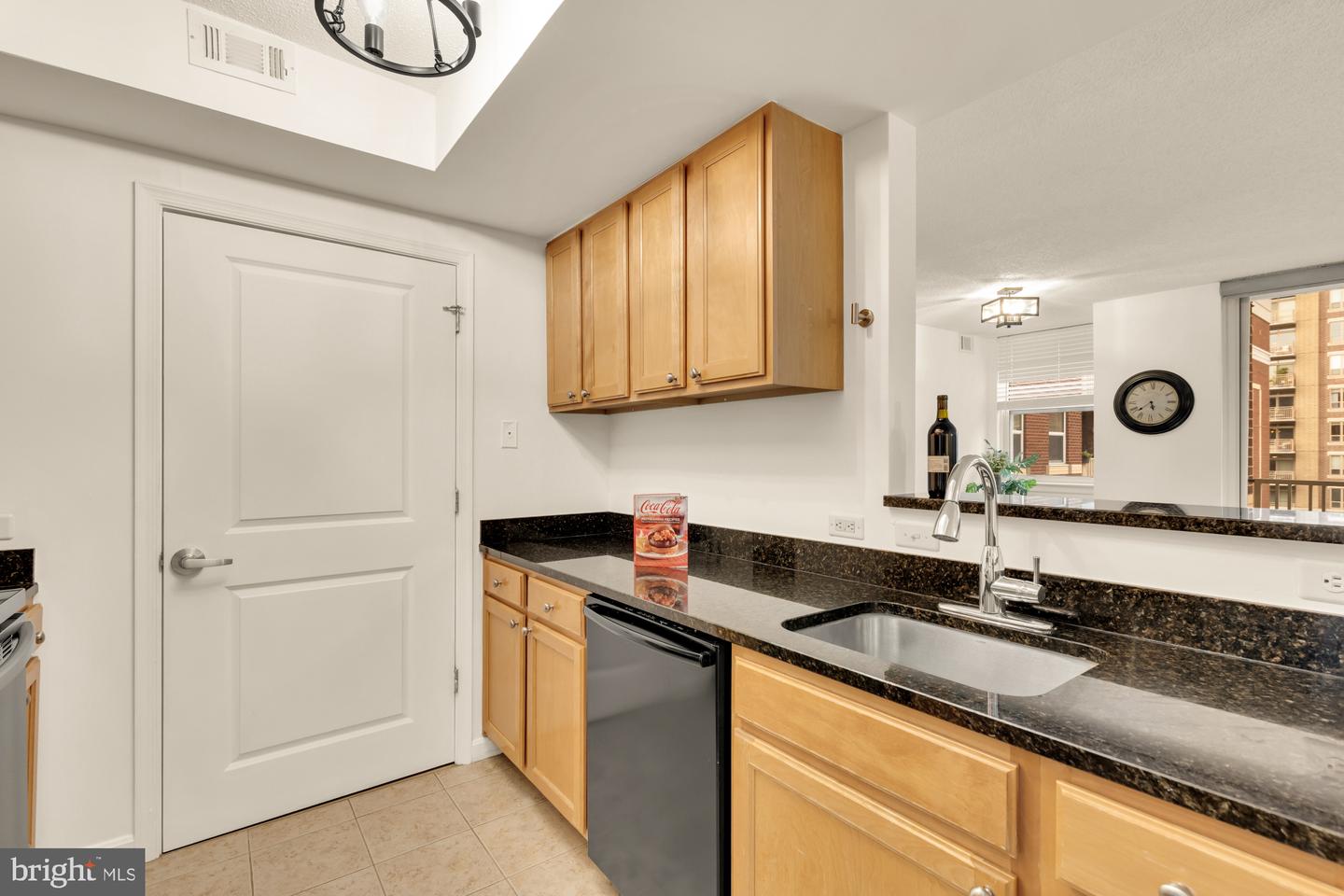 880 N Pollard St #801 Property Photo 6