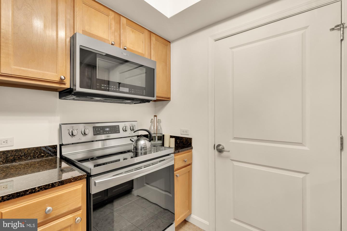 880 N Pollard St #801 Property Photo 8
