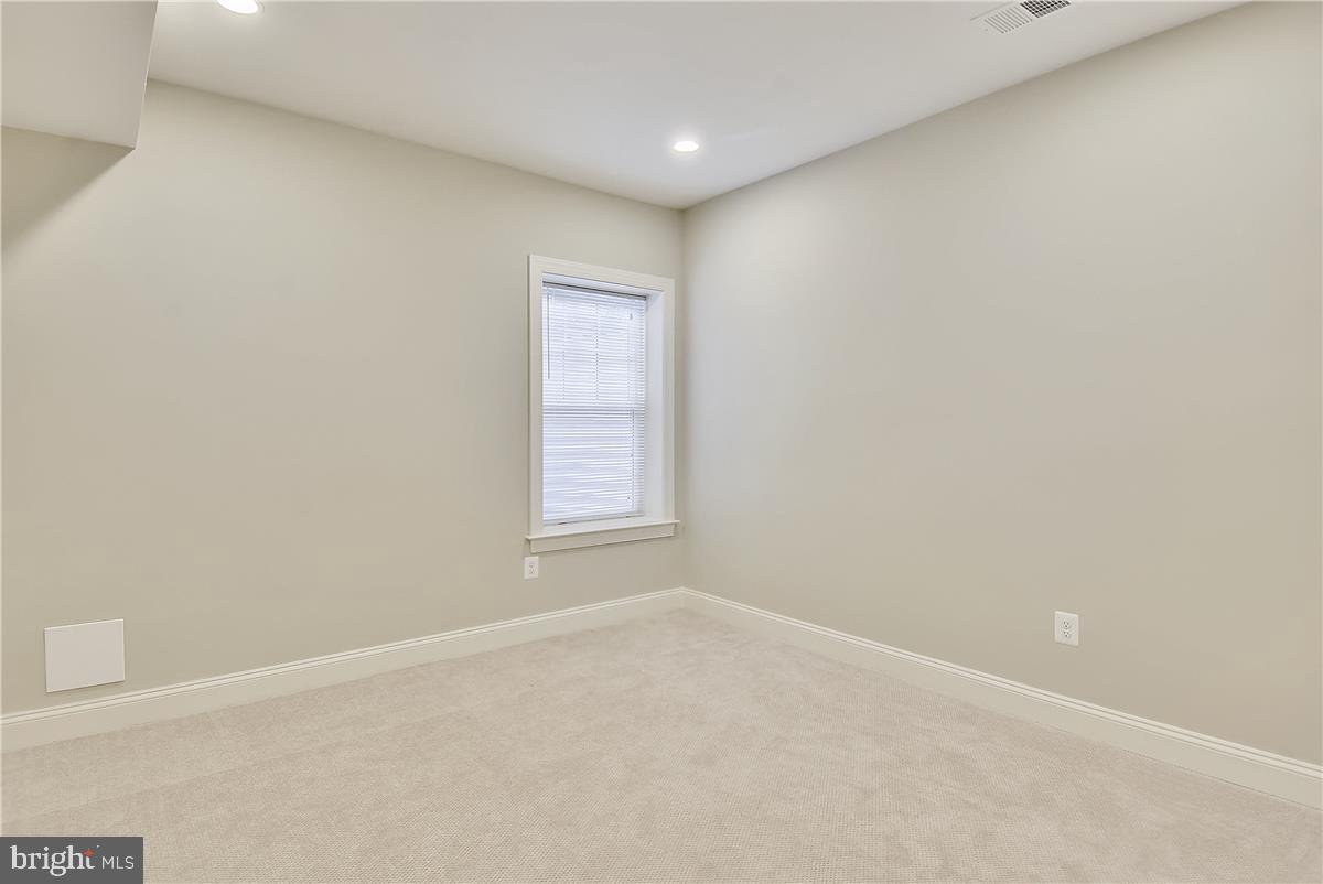 2205 N Edison St N Property Photo 18