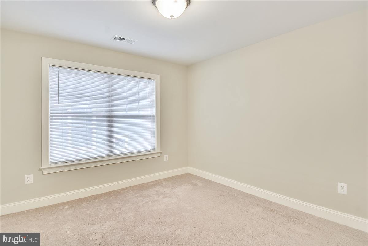 2205 N Edison St N Property Photo 19