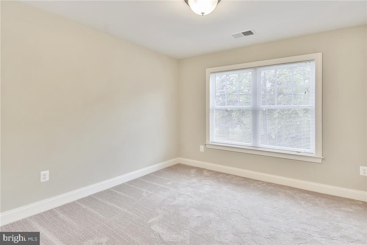 2205 N Edison St N Property Photo 23