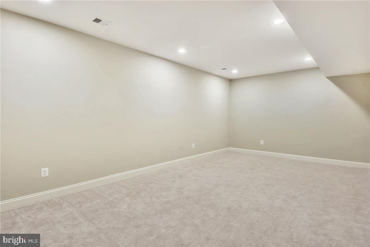 2205 N Edison St N Property Photo 28